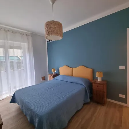 La Casa Bianca E Blu Apartment